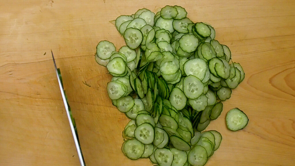 Cut cucumber into small pieces